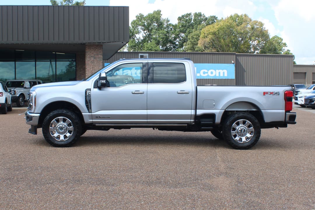 2024 Ford F-250 Super Duty TRUCK - Image 4