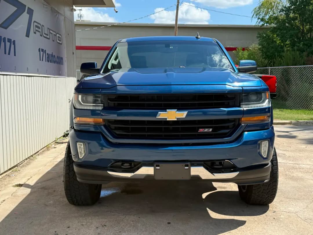 2018 Chevrolet Silverado 1500 LT - Image 2