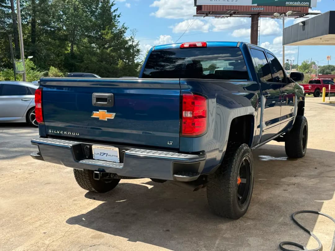 2018 Chevrolet Silverado 1500 LT - Image 4