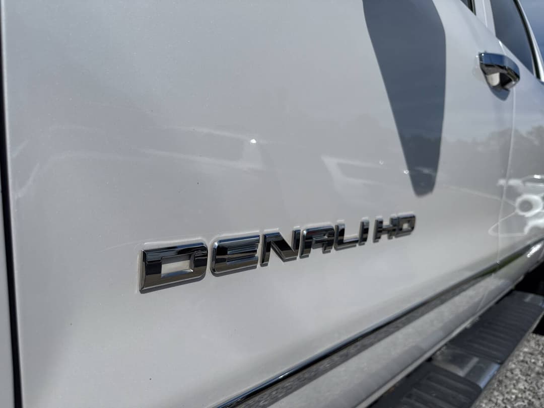 2019 GMC Sierra 2500HD Denali - Image 3