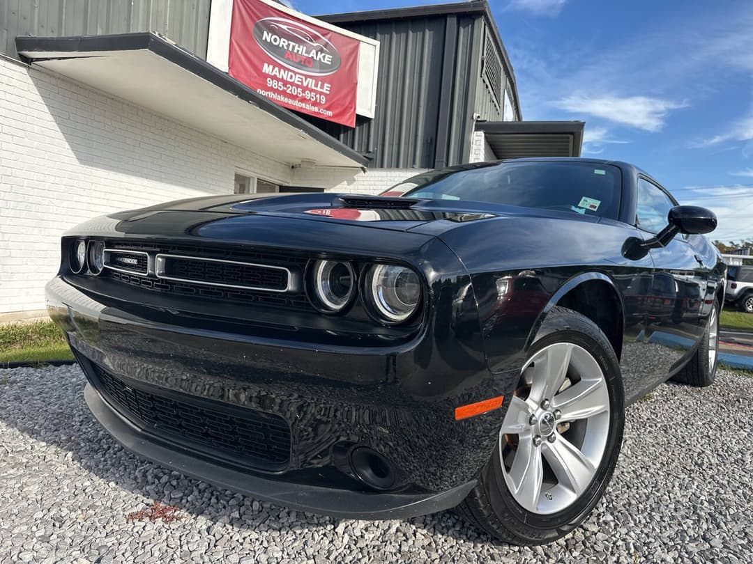 2023 Dodge Challenger SXT - Image 3