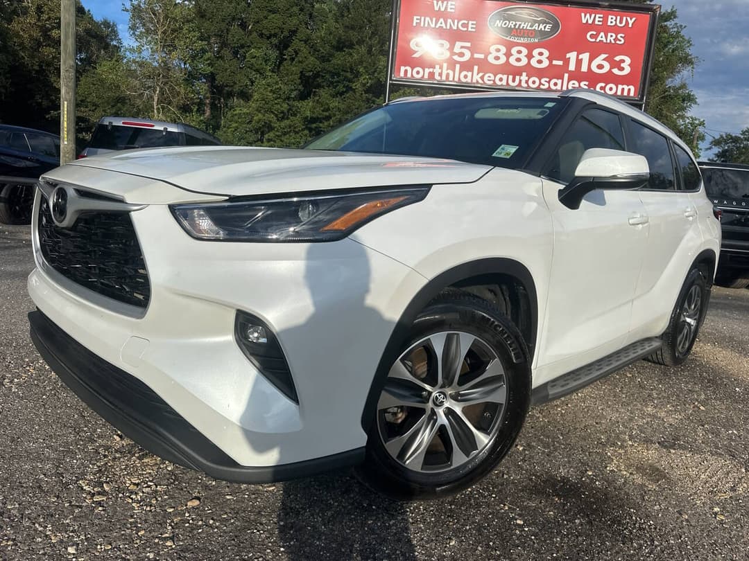 Photo 3 of 2023 Toyota Highlander L
