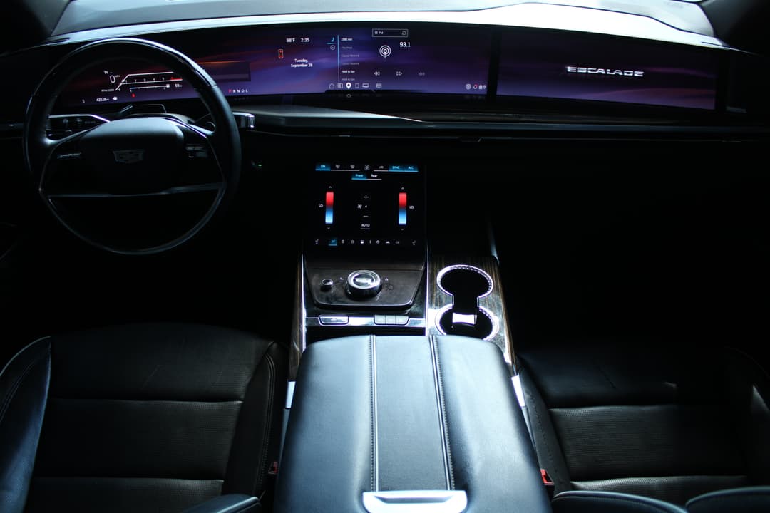Photo 2 of 2025 Cadillac Escalade Premium Luxury