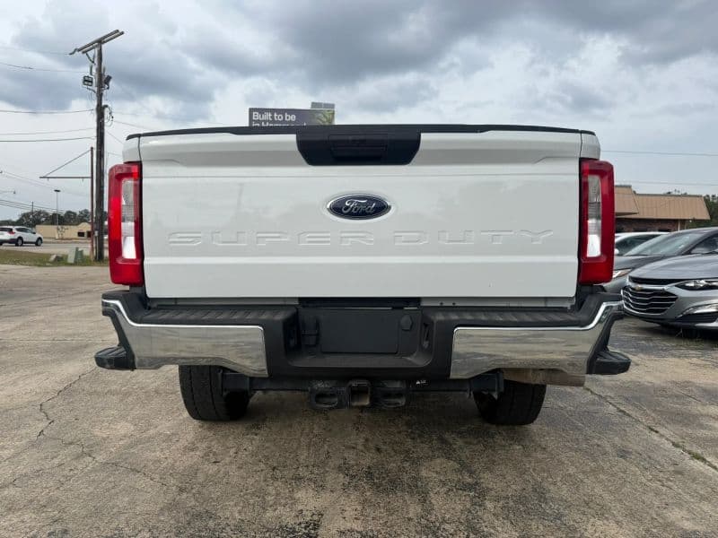2025 Ford F-350 Super Duty XLT - Image 3