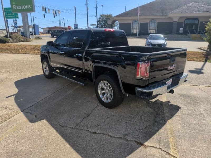 2017 GMC Sierra 1500 SLT - Image 5