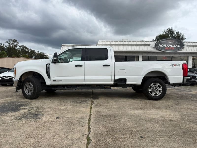 2025 Ford F-350 Super Duty XLT - Image 2