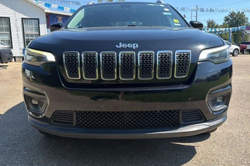 2019 Jeep Cherokee Latitude Plus - Image 2