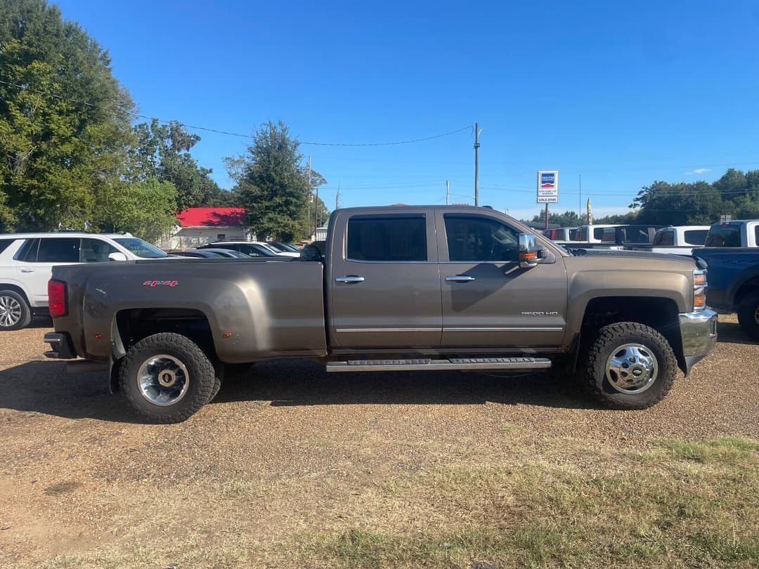 2015 Chevrolet Silverado 3500HD LTZ - Image 4