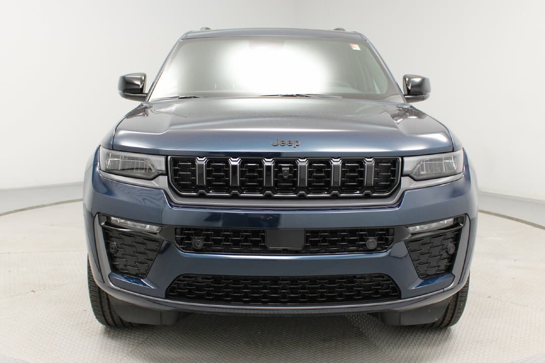 2027 Jeep Grand Cherokee Limited - Image 3