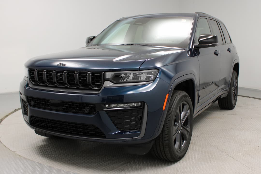 2027 Jeep Grand Cherokee Limited - Image 2