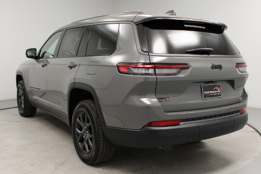 2027 Jeep Grand Cherokee L Altitude - Image 5