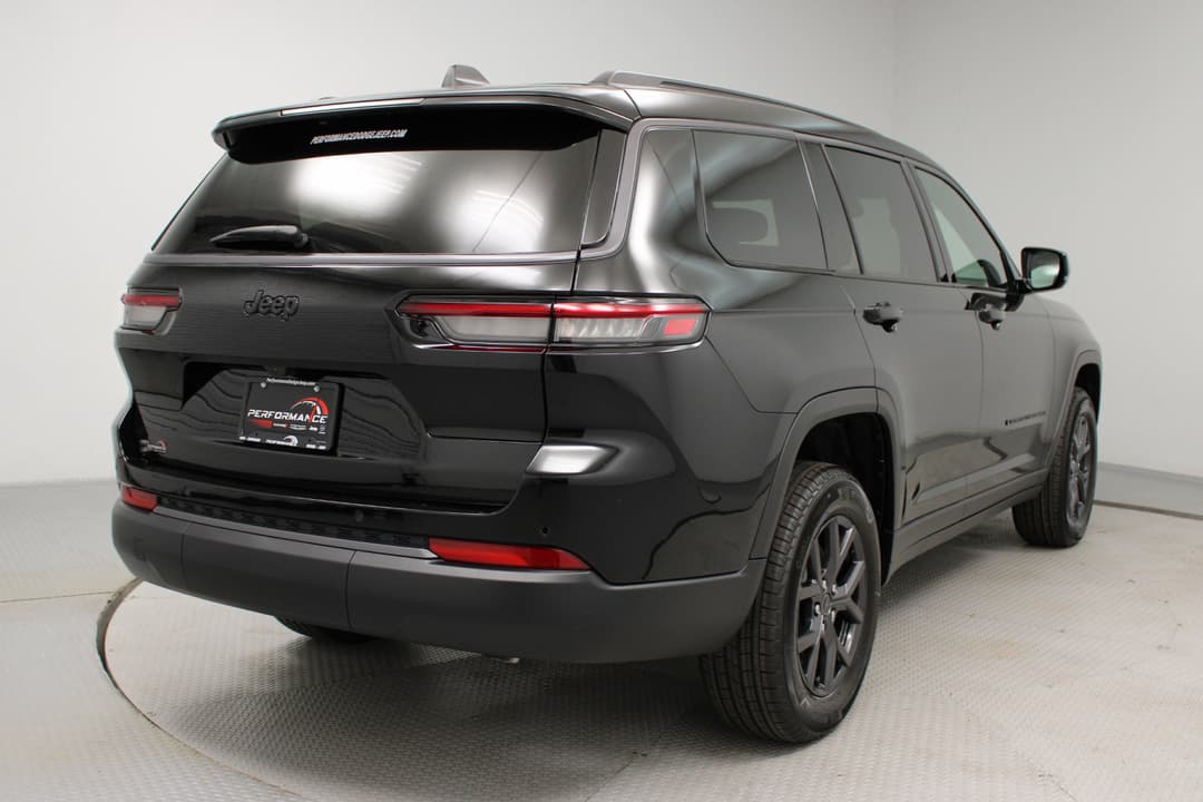 2027 Jeep Grand Cherokee L Altitude - Image 5