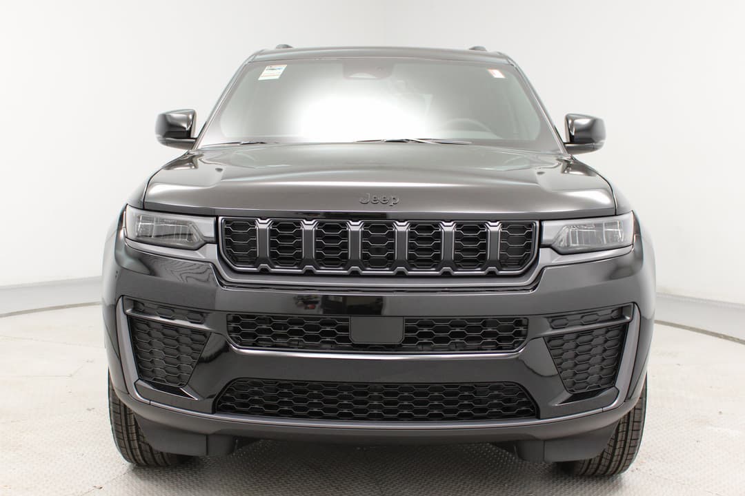 2027 Jeep Grand Cherokee L Altitude - Image 2