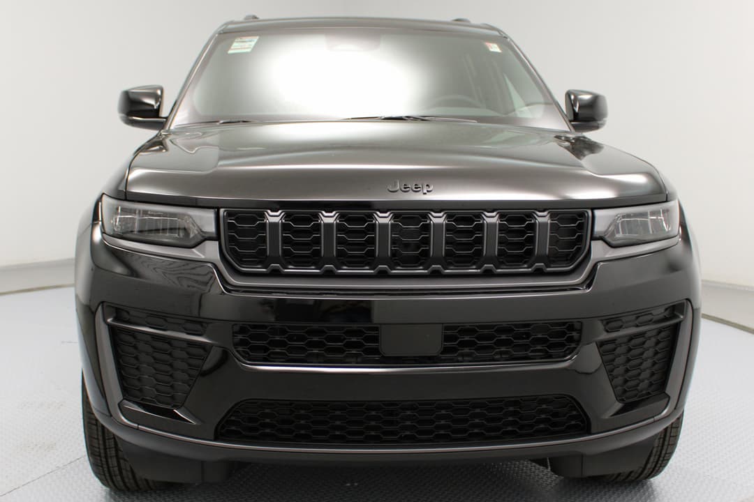 2027 Jeep Grand Cherokee L Altitude - Image 2