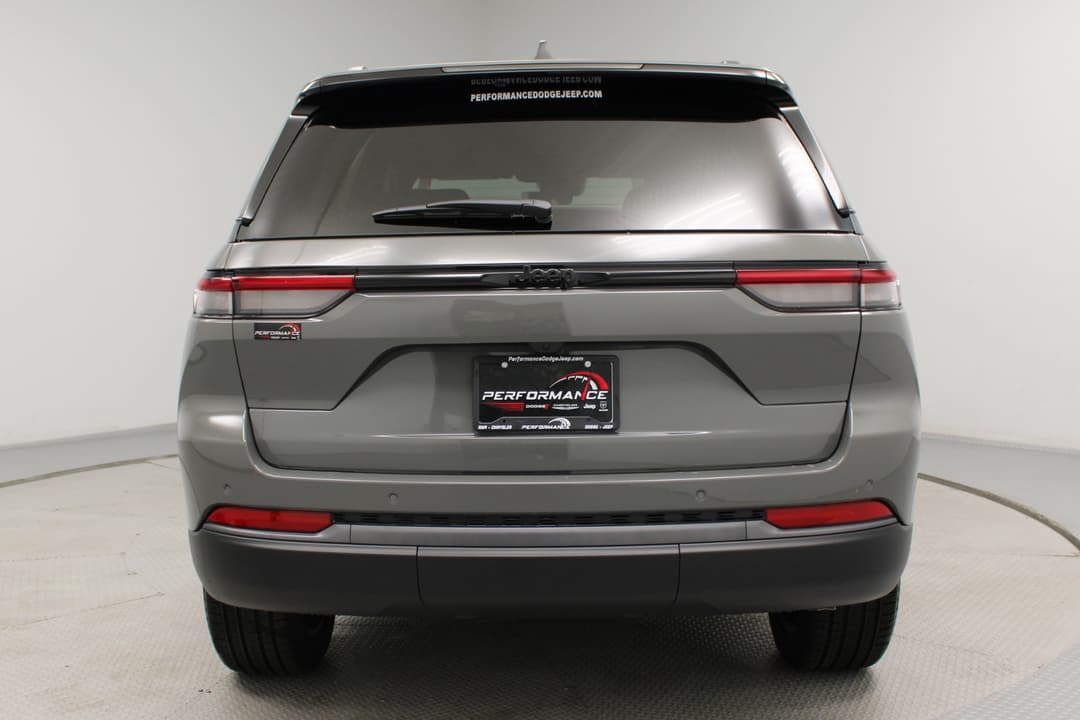 2027 Jeep Grand Cherokee Limited - Image 5