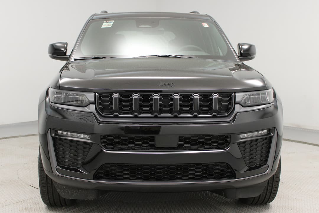 2027 Jeep Grand Cherokee Limited - Image 2