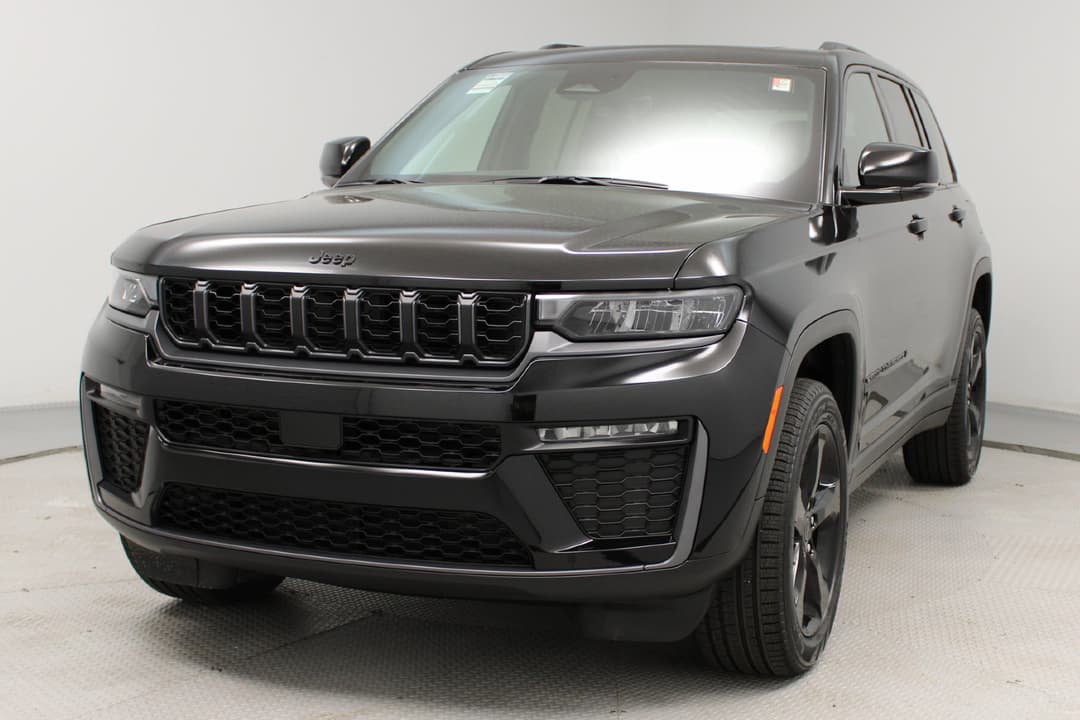 2027 Jeep Grand Cherokee Limited - Image 3