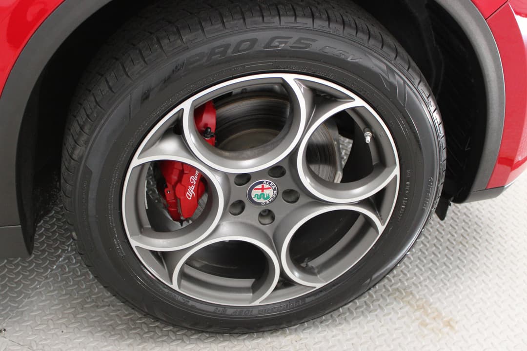 2019 Alfa Romeo Stelvio - Image 4