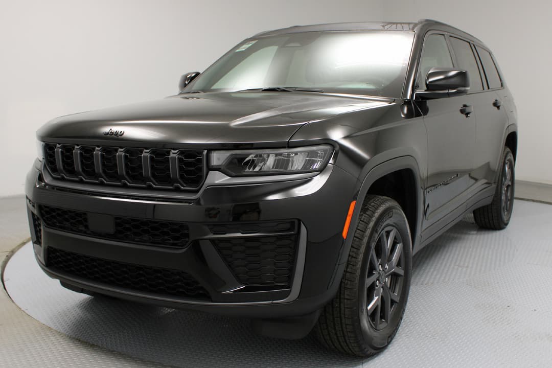 Photo 3 of 2027 Jeep Grand Cherokee L Altitude