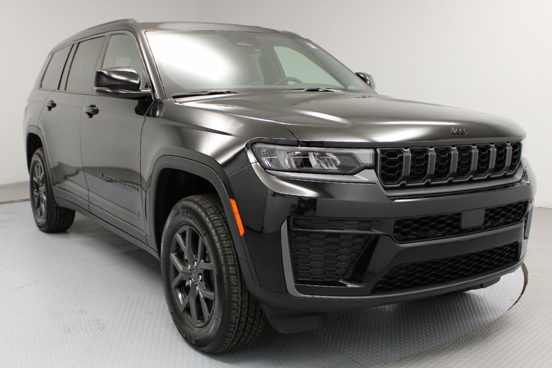 Photo 1 of 2027 Jeep Grand Cherokee L Altitude