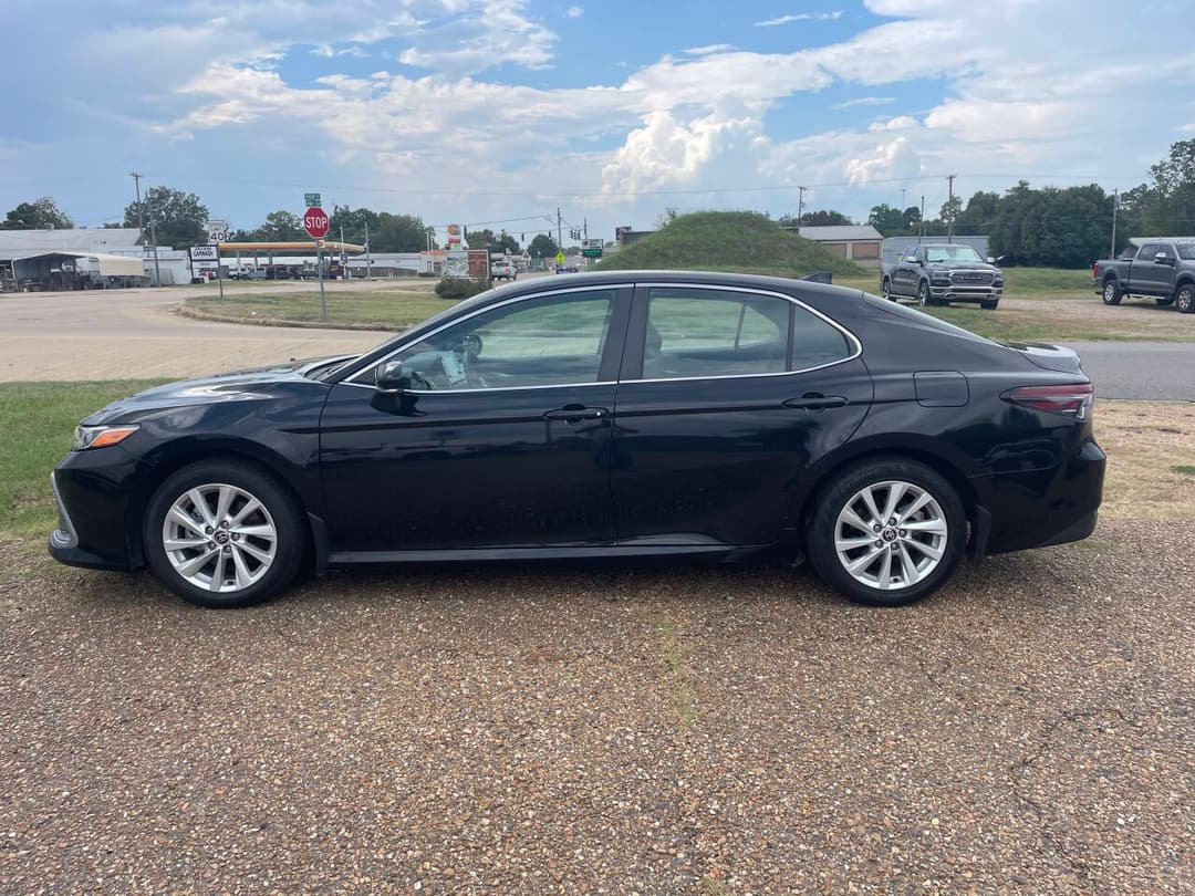 Photo 2 of 2024 Toyota Camry LE