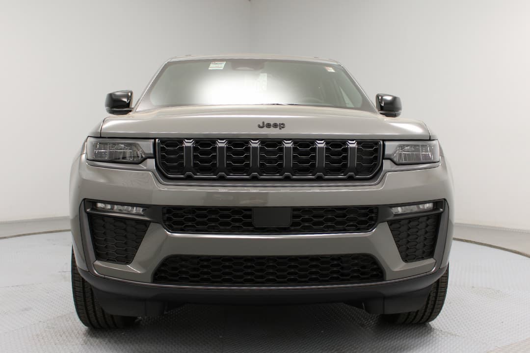 Photo 2 of 2027 Jeep Grand Cherokee L Limited