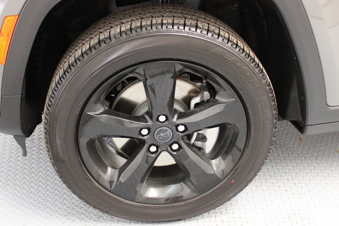 Photo 4 of 2027 Jeep Grand Cherokee L Limited